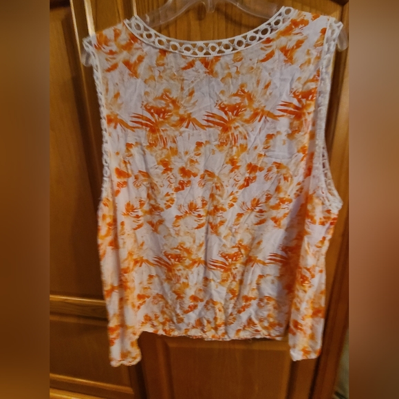 Top - Picture 2 of 3